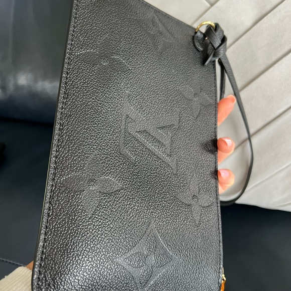 Louis Vuitton Neverfull MM Empreinte pouch - Picture 8 of 16